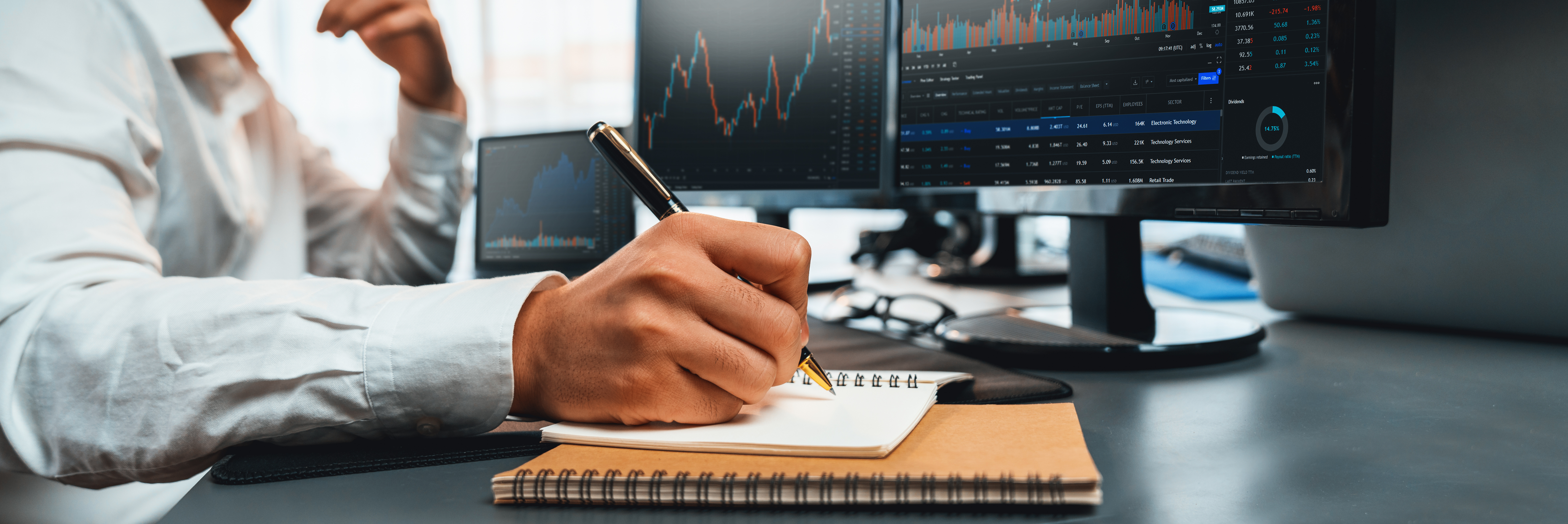 Pricing manager tracking market dynamics